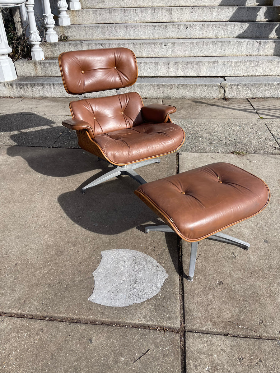 Pre owned discount eames lounge chair