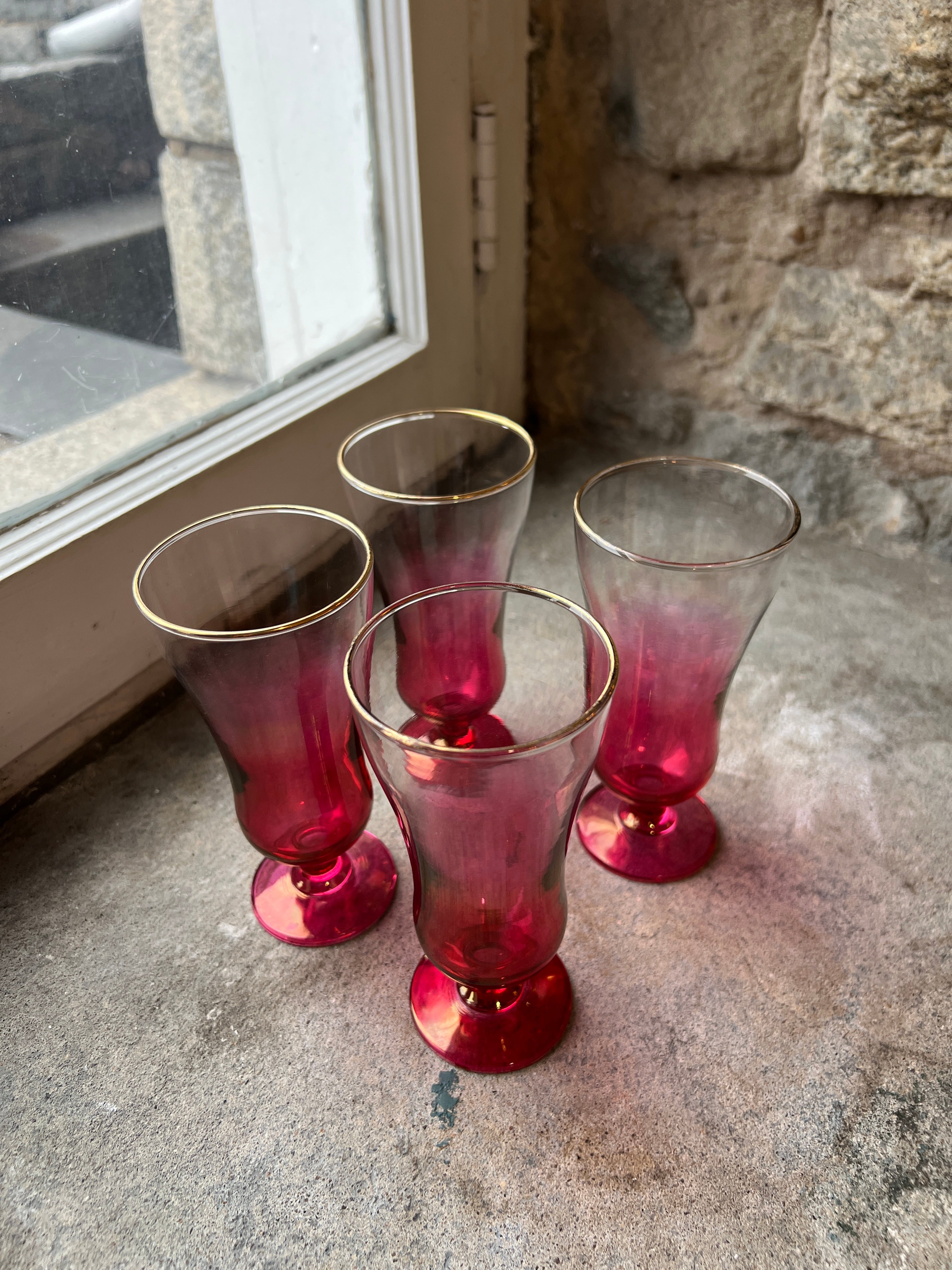 Set of 4 Pink Ombré Footed Glasses