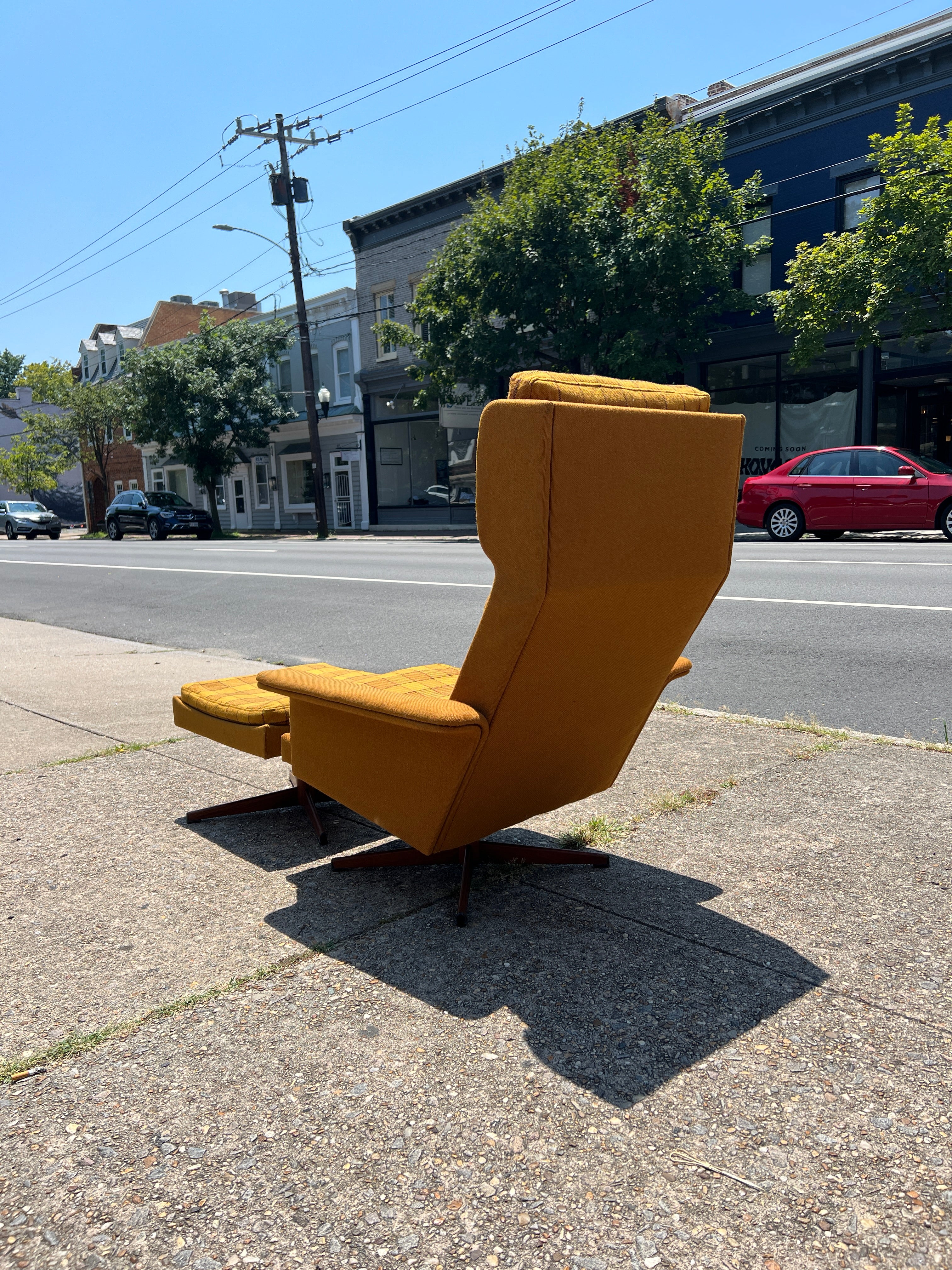 Plaid Danish Lounge Chair